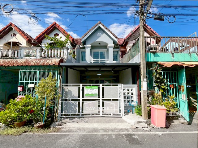 ขายทาวน์เฮ้าส์ 2 ชั้น หมู่บ้านกมลลักษณ์ ซอยวัดมะเดื่อ : Kamon Lak Village Soi Wat Maduea เนื้อที่ 16 ตร.ว. ขายเพียง 1990000 ล้านบาท