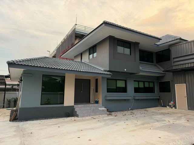 BH4469 ให้เช่าบ้านเดี่ยวพร้อมโกดัง ซอยพหลโยธิน 64 สายไหม กรุงเทพฯ ที่ดิน 213 ตร.ว. พื้นที่ใช้สอยรวม 320 ตร.ม. จอดรถ 8 คัน จดทะเบียนบริษัทได้