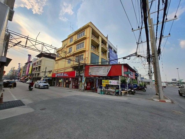 ขายด่วน! อพาร์ตเมนต์ 3 อาคาร ทำเลทองนวนคร ใกล้โลตัส นวนคร