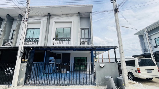 ขายด่วน ทาวน์โฮม บริทาเนีย วงแหวน - จตุโชติ หลังมุม ราคาถูกที่สุด