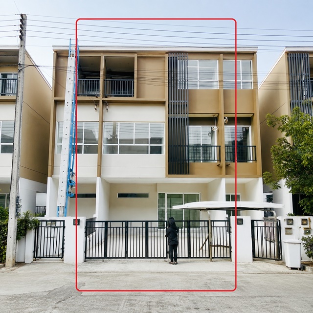 โรบินสันไลฟ์สไตล์ ราชพฤกษ์ 1.55กม. ดูโฮม บางบัวทอง 1.91กม. ชัยพฤกษ์  ทาวน์โฮมหรู 3 ชั้น 3 นอน 3 น้ำ ถ.สะพานนทบุรี 18 ตร.วา. 220 ตร.ม.