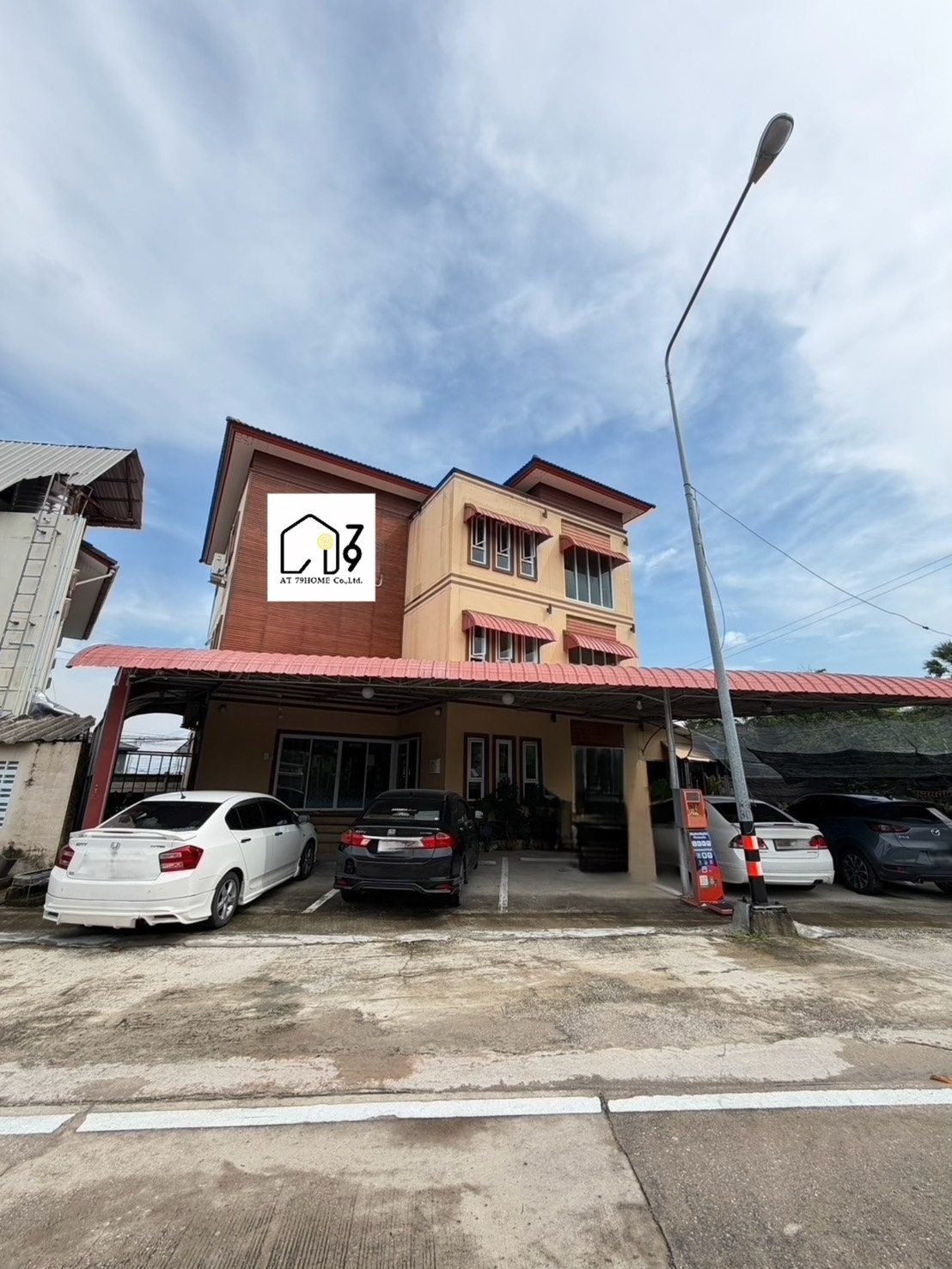 Vาย Apartment 3 ชั้นพร้อมผู้เช่าเต็มทุกห้อง  บ้านฉาง ระยอง ใกล้ถนนบูรพาพัฒน์