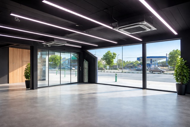 โชว์รูม 2 ชั้นให้เช่า 9 ห้องทำงาน  70ตร.ว. 500 ตร.ม. 2 ห้องน้ำ ใกล้ BTS สายหยุด 2.85ม. และ Big C สะพานใหม่ 1 กม.ขนาดใหญ่