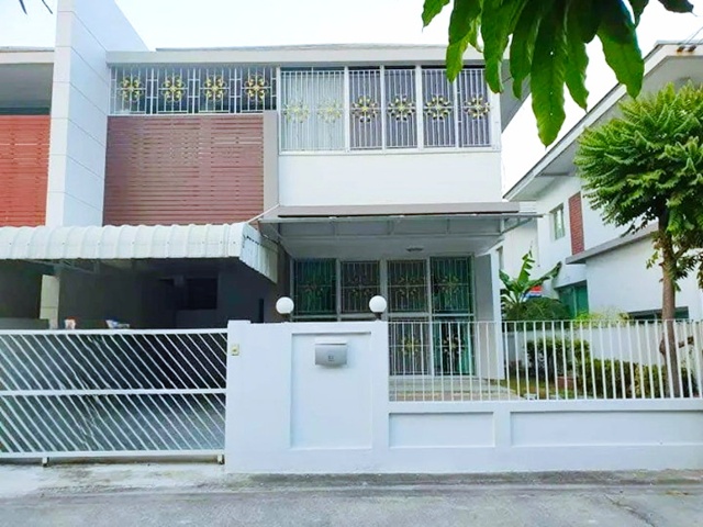 พร้อมเฟอร์ฯครบ ทำเลดี 3นอน รพ.จุฬารัตน์5 1.7 กม. ตลาดใจโต300ม. ตลาดเคหะบางพลี ให้เช่าบ้าน 2ชั้น หรูหรา 36 ตร.วา. รร.เกวลินวิทยา 1.8 กม.