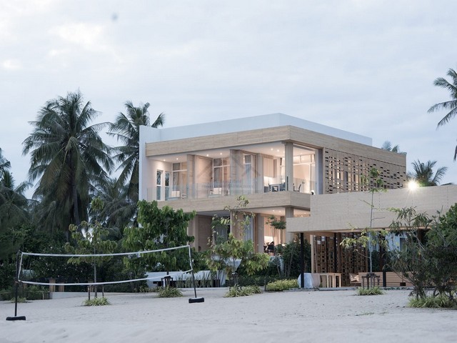 ขายบ้านพร้อมที่ดินติดทะเล บนหาดส่วนตัว 2 ไร่​ อ.เมืองประจวบคีรีขันธ์​ หาดทรายกว้าง​ เล่นน้ำได้ ใกล้อ่าวมะนาว เหมาะทำบ้านพักตากอากาศ