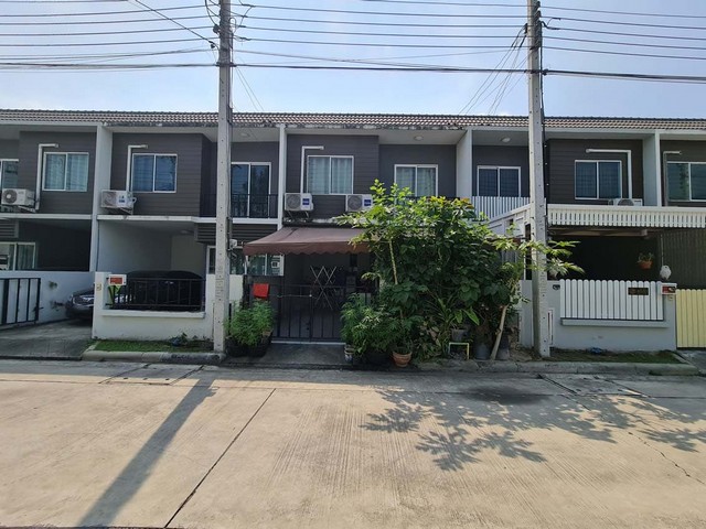 ขายทาวน์เฮ้าส์ หมู่บ้านเดอะคัลเลอร์ กาญจนาภิเษก-ราชพฤกษ์ 2 ถนนบางกรวย-ไทรน้อย นนทบุรี