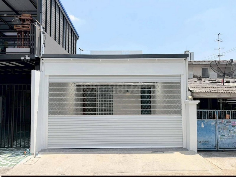 ขายทาวน์เฮาส์ 1.5 ชั้น ซอยพงษ์เพชรพัฒนา บ้านพร้อมอยู่ ขนาด 25 ตรว 3นอน 2น้ำ ใกล้เดอะมอลล์ งามวงศ์วาน