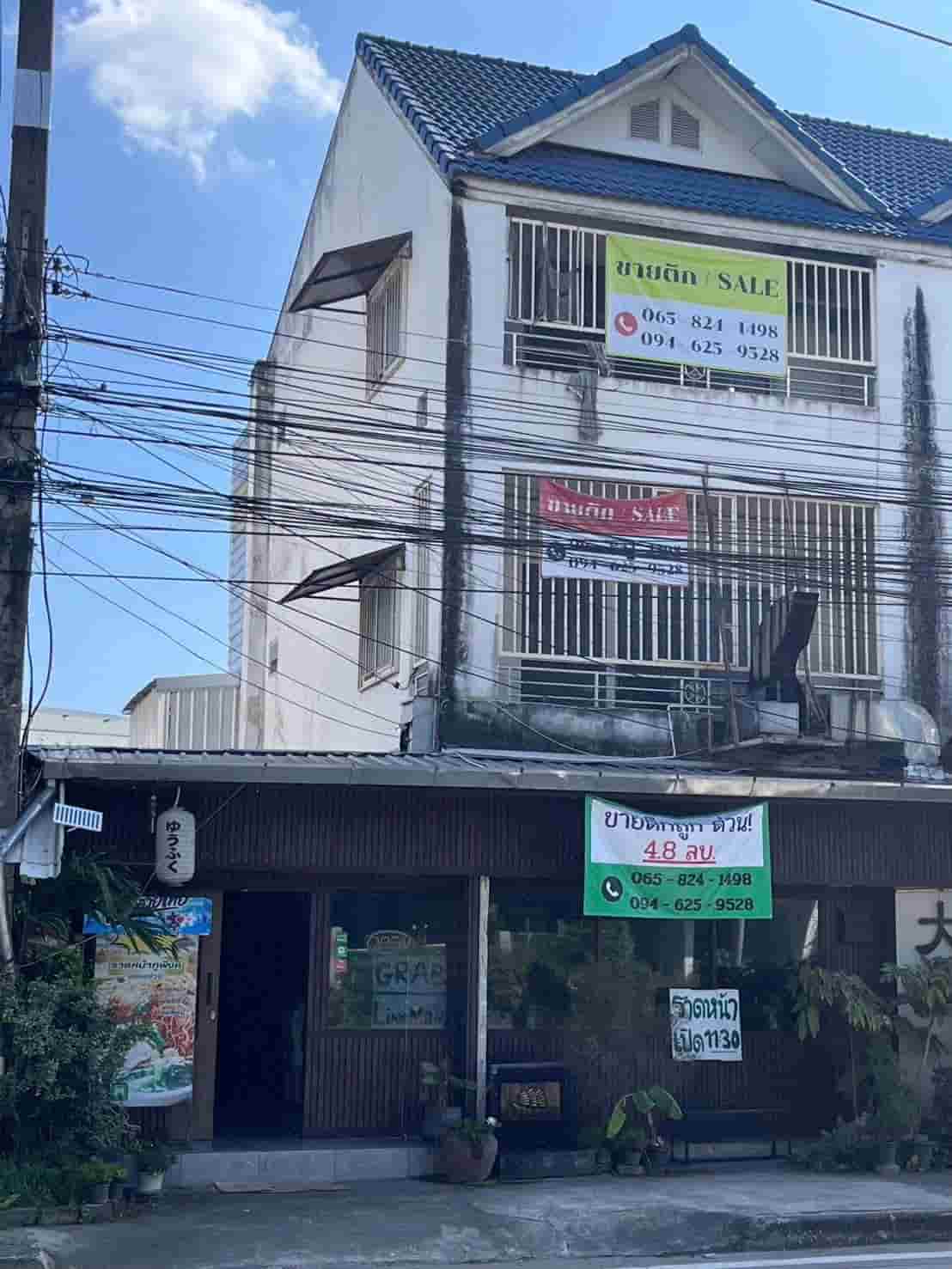 ขายถูกมาก!! อาคารพาณิชย์ 3 ชั้น ทำเลทอง ติดถนนใหญ่ สี่แยกตลาดสดแม่เหียะ  อ.เมือง จ.เชียงใหม่