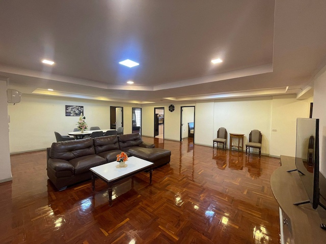 BH3954 ให้เช่าคอนโดขนาดใหญ่ DH Grand Tower Sukhumvit 39 ใกล้ BTS พร้อมพงษ์ เลี้ยงสัตว์ได้ พื้นที่ 280 ตร.ม. 3 ห้องนอน พร้อมห้องแม่บ้าน