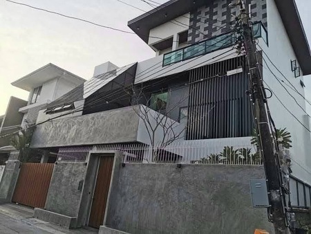 ขายดบ้านเดี่ยว ทำเลดี ซอยรัชดานิเวศน์ 16 ใกล้mrtห้วยขวาง ย่านห้วยขวาง 095-164-2956  ปุ้ย