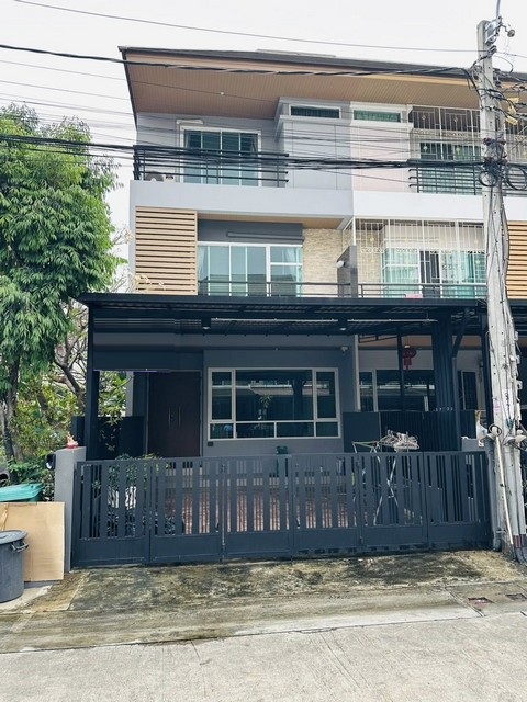 ให้เช่าทาวน์โฮม 3 ชั้น หลังมุม 4 ห้องนอน หมู่บ้านโพธิ์แก้วเพลส ถนนโพธิ์แก้ว - ลาดพร้าว 101