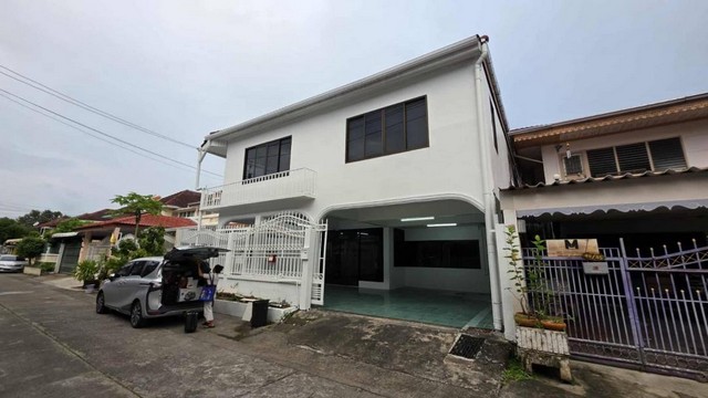 ให้เช่าบ้านเดี่ยว 2 ชั้น 260 ตร.ม. หมู่บ้านระเบียงทอง 4 ซ.นาคนิวาส 44 ใกล้ BTS สายสีเหลือง