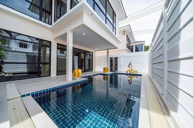 ขายบ้านเดี่ยวพัทยา สไตล์โมเดิร์น ทำเลดี ตกแต่งครบ พร้อมเข้าอยู่ FP-H01846