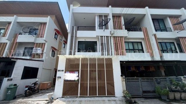 ทาวน์โฮม 3 ชั้น เดอะ ซิมโฟนี่ นวมินทร์ 163 บ้านตัวอย่าง
