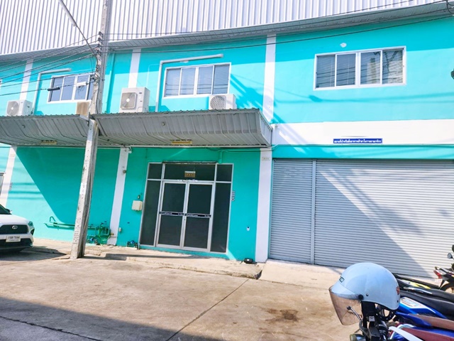 รร. วัดใหญ่ 900 ม. ตลาดชุมชนบางปลากด 700 ม.สุขสวัสดิ์98-104 รง4. ออฟฟิศ 285ตร.ม. ร้บน้ำหนักได้มาก 3ตัน ไฟ3เฟส  ขอใบอนุญาตโรงงานได้