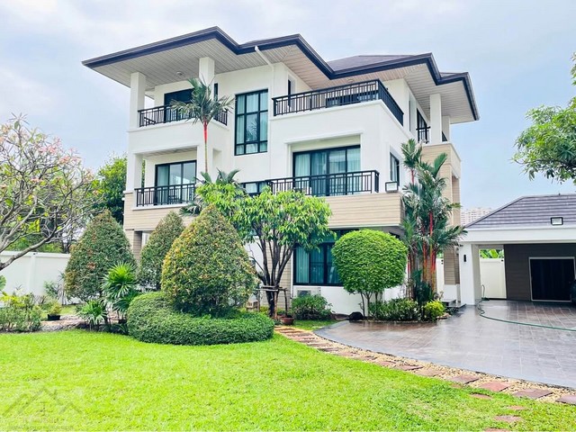 ให้เช่าบ้านเดี่ยว 3 ชั้น หลังใหญ่ 210 ตรว 4 ห้องนอน ซอยรัชดา 32 พร้อมสวนขนาดใหญ่ ใกล้ศาลอาญา