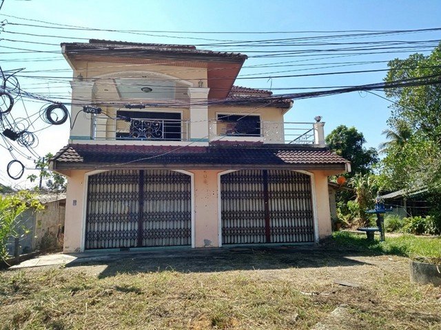 ขายบ้านพักอาศัยตึก 2 ชั้น ห่างจากสามเเยกวัดโคกยาง ประมาณ 5 เมตร อ.กันตัง จ.ตรัง