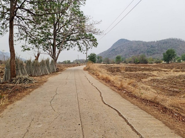 คุ้มค่าน่าลงทุนทรัพย์ในดิน  ที่ดินติดภูเขา ต.พระนอน อ.เมือง จ.นครสวรรค์ วิวสวยมากๆๆ 5ไร่เศษ โทร 096-882-1857