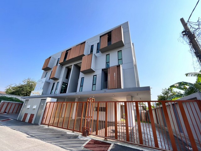 ให้เช่าโฮมออฟฟิศ 4 ชั้น 300 ตรม. รัชดา 32 สไตล์ Modern ตกแต่งใหม่ พร้อมดาดฟ้า จอดรถ 4-6 คัน