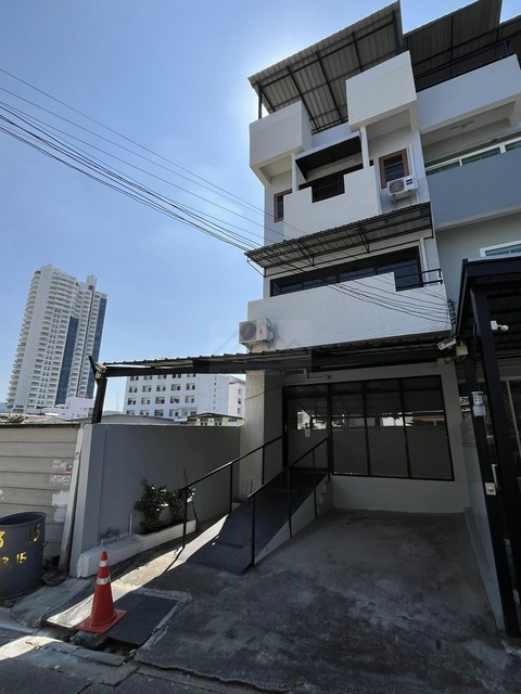 ให้เช่าโฮมออฟฟิศ 4 ชั้นหลังริม 352 ตารางเมตร ซอยบางนา-ตราด 21 ใกล้เซ็นทรัลบางนา