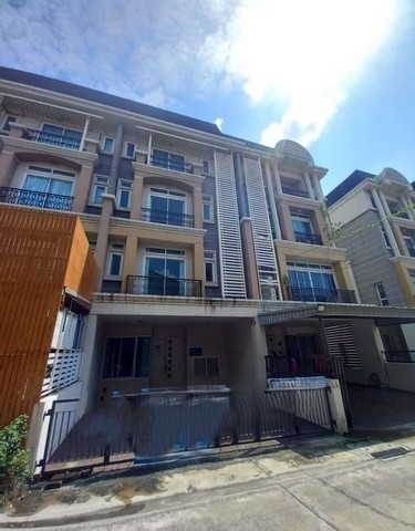 ขาย ทาวน์เฮ้าส์  เขตบางกะปิ กรุงเทพมหานคร ใกล้ คริสตัล ดีไซน์ เซ็นเตอร์ (CDC)