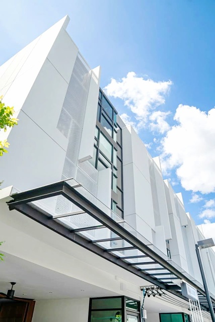 เพลินนารี่มอลล์ 750 ม. ให้เช่าสำนักงานใหญ่ระดับพรีเมียม 4ชั้น MRTวัชรพล 1.5กม. 25 ตร.วา. 400ตร.ม. รร.นานาชาติกีรพัฒน์ 3กม. SME 2นอน 4น้ำ