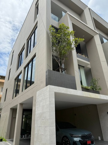 ให้เช่าโฮมออฟฟิศ 4 ชั้น 527 ตร.ม. มีลิฟต์ ย่านนาคนิวาส ติดถนนหลัก ใกล้เลียบด่วน