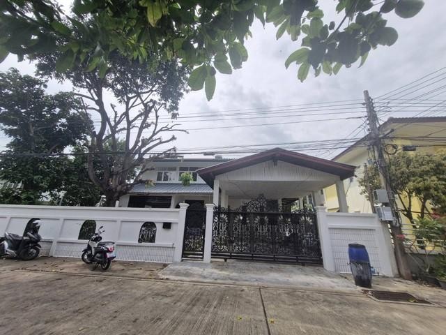 ให้เช่า บ้านเดี่ยว 2ชั้น ย่านบางกะปิ นวมินทร์ เสรีไทย ทำเลซอยศรีบูรพา 5 ใกล้ เดอะมอลล์บางกะปิ