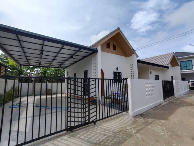 ขายบ้านใหม่ ใกล้โรงเรียนสตรี 55ตร.ว. ต.ศาลาแดง อ.เมือง จ.อ่างทอง