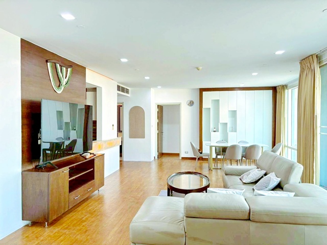 คอนโดหรูให้เช่า Penthouse 170ตรม. ใกล้ไอคอนสยาม 1.85กม.  BTS กรุงธนบุรี 950  เจริญนคร 3นอน 3 น้ำ เหมาะอยู่อาศัยระดับพรีเมียม ใกล้สะพานตากสิน