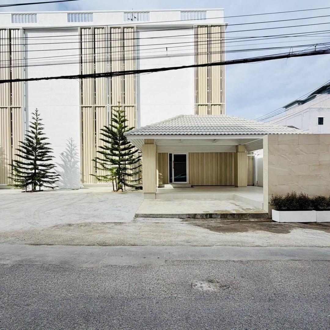 BR 1684 ให้เช่าพื้นที่ชั้น 1 ซอยปรีดีพนมยงค์ 14 ถนนสุขุมวิท 71 เหมาะทำหลากหลายกิจการ ใกล้ BTS พระโขนง