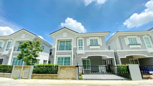 คฤหาสน์ 2 ชั้น  4 นอน 3 น้ำ 35ตร.ว. บ้านใหม่สภาพดี วิวสวน บรรยากาศร่มรื่น ใกล้ BTS สำโรง 900 ม.