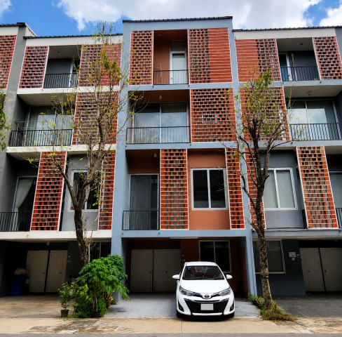 Contemporary Townhome for Rent | Siamese Blossom @ Fashion Island THB 32000/month