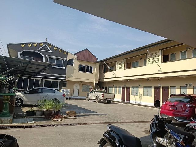 ถูกสุดๆ ขายหอพัก​ 15.5​ ล้าน​ 224 ตรว. 40​ ห้อง #โซนสันผีเสื้อ #เขต​อ.เมือง​ หอพัก 2 ชั้น พร้อมบ้าน 1 หลังให้เช่า ใกล้เมือง เดินทางสะดวกสบาย