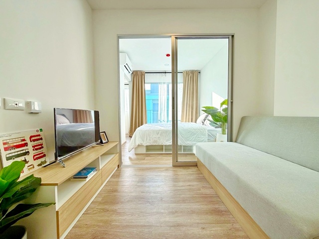 ทำเลสะดวก ใกล้รถไฟฟ้า ตลาดลาดสวาย 700 ม.ให้เช่าคอนโด เสนาคิทท์ รังสิต คลอง 4 ห้องใหม่ 1 นอน 1 น้ำ 25 ตร.ม.