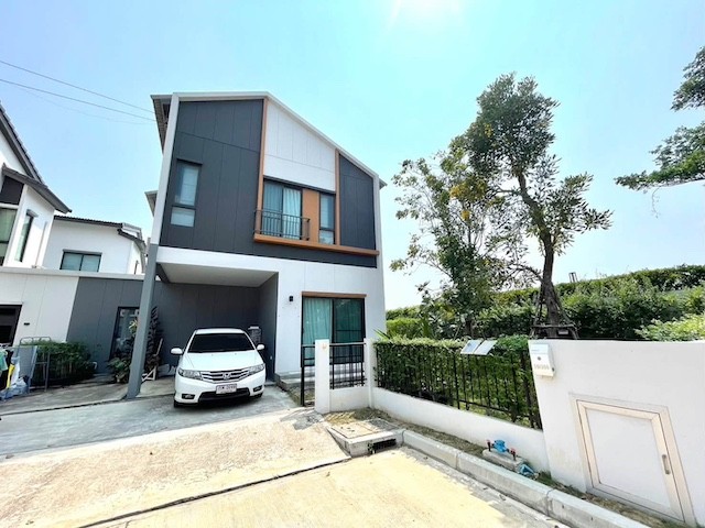 BH4471 ให้เช่าบ้านแฝดหลังมุม อณาสิริ บางนา กม.26 บ้านใหม่ไม่เคยปล่อยเช่า เฟอร์นิเจอร์ครบ 3 ห้องนอน 3 ห้องน้ำ