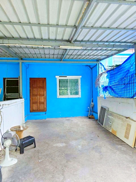 ม.เกษมบัณฑิต ร่มเกล้า 800 ม. MRT มีนบุรี 350 ม. ให้เช่าทาวน์เฮ้าส์ 2 ชั้น 20ตร.วา. 2 นอน 2 น้ำ ซ.หทัยราษฎร์ 1-7  ตลาดมีนบุรี 1 800 ม.