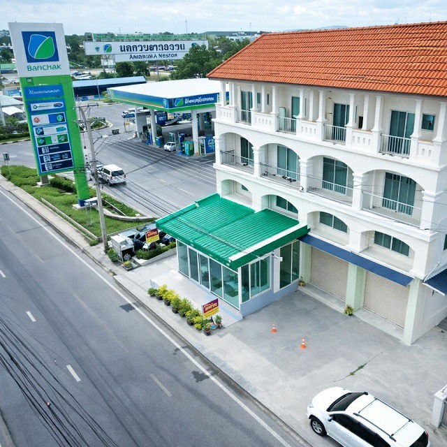 นิคมอมตะนคร 500 ม.รพ.วิภาราม อมตะนคร 2 กม.ปั้มบางจาก อาคารพาณิชย์ 4 ชั้น 3 นอน 1 น้ำ  352 ตร.ม.ทำเลศักยภาพเฟส 4