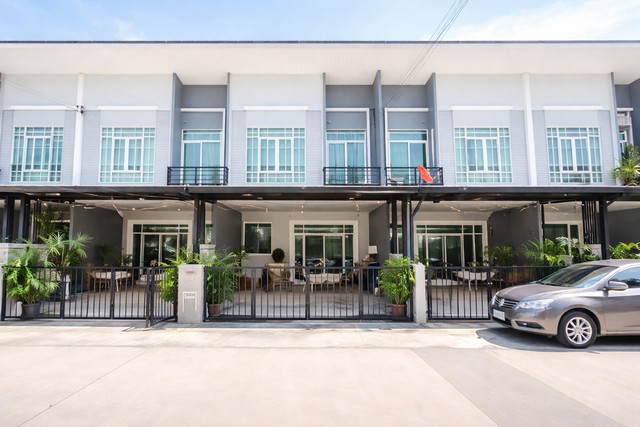 คาซ่า วอเตอร์ไซด์ ทาวน์เฮาส์สวยพร้อมอยู่ ขายขาดทุนแบบที่หาไม่ได้อีกแล้ว