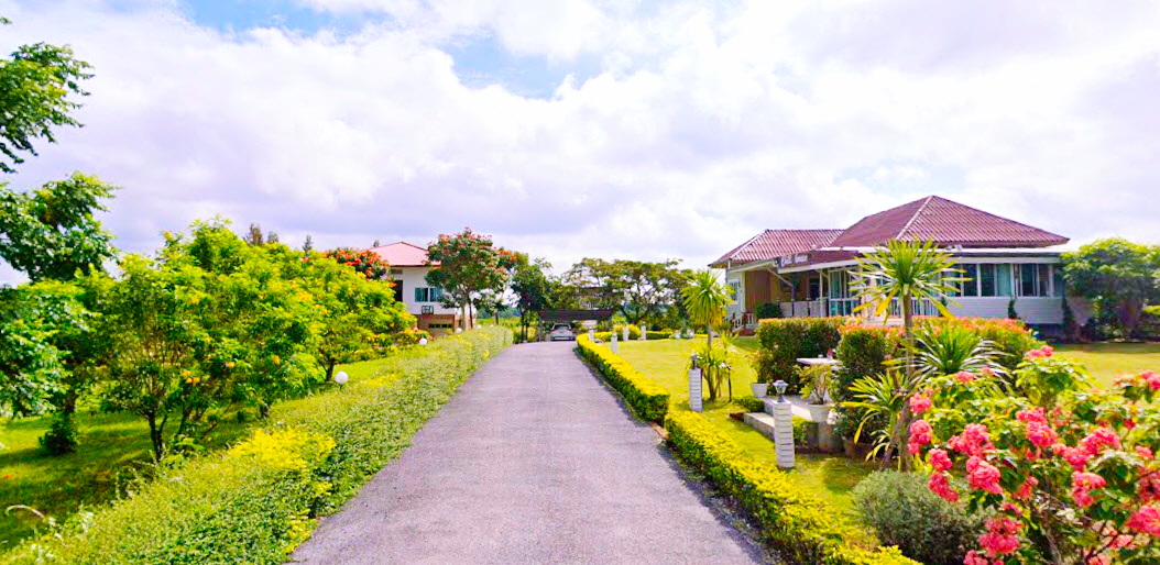 บ้านพักสไตล์รีสอร์ท ทองสมบูรณ์ 7 กม.ในเขาใหญ่-ปากช่อง 180 ตร.ม. 2 นอน 2 น้ำ บรรยากาศ เงียบสงบ ร่มรื่น วิวภูเขา ทิวทัศน์ที่ยอดเยี่ยมของภูเขา