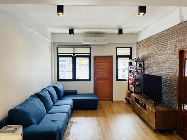 ขายอาคารตึกแถว 5 ชั้น 2 ห้องหัวมุม พร้อมดาดฟ้า สุขุมวิท 77 อ่อนนุชซอย 1 ติดตลาดอ่อนนุช ใกล้ BTS อ่อนนุชเพียง 600 เมตร ทำเลทองพร้อมเข้าอยู่