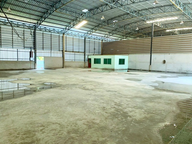 นวลจันทร์  ใกล้เลียบด่วนเอกมัย รถเทรลเลอร์ MRTรามอินทรา กม.6 900ม.รามอินทรา โกดังพร้อมออฟฟิศ 1 นอน 2 น้ำ  580ตร.ม. ใกล้แฟชั่น 2.5กม