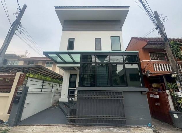 ให้เช่าบ้านเดี่ยว 2 ชั้น 4 ห้องนอน ซอยโชคชัย 4 ซอย 39