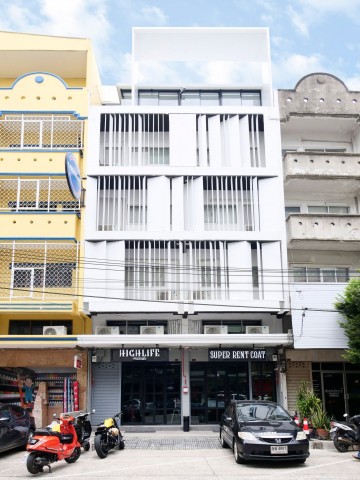 BH4214 ให้เช่าอาคารพาณิชย์ 5.5 ชั้น 2 คูหา รัตนาธิเบศร์ ใกล้ MRT ไทรม้า เพียง 250 เมตร พื้นที่ 884 ตร.ม. เหมาะทำสำนักงาน