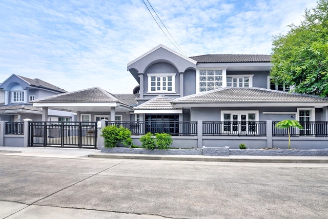 คฤหาสน์ใหญ่มาก ให้เช่า 5นอน 6แอร์ 7-Elevenสุวินทวงศ์ 44 450 ม. รักสัตว์ ตลาดหนองจอก 1.2 กม. 5น้ำ  100ตรว.  จอดรถ4คัน  โลตัส2.3 กม.บิ๊กซี