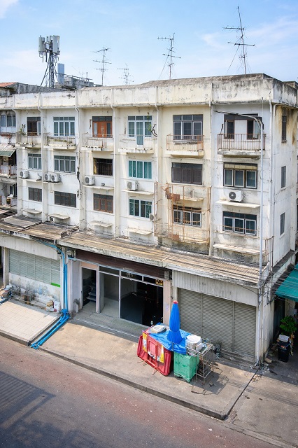 แยกคลองตัน 800 ม. 4น้ำ 19 ตร.ว. 300 ตร.ม.ApLรามคำแหง 1.5 กม.อาคารพาณิชย์ 4 ชั้น ติดถนนพัฒนาการ 4นอน ทางด่วนศรีรัช 900 ม.