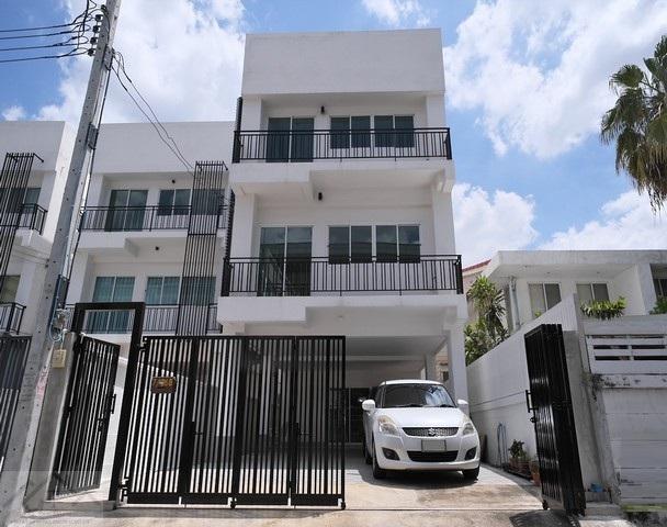HR 9873 ให้เช่าโฮมออฟฟิศ 3 ชั้น 310 ตร.ม. ย่านรัชโยธิน วิภาวดี36 หลังตลาด SCB Market ใกล้ SCB สำนักงานใหญ่ และ เมเจอร์รัชโยธิน