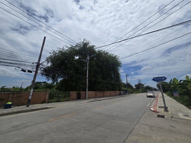 ขายที่ดินสวย ทำเลดี ถนนใหญ่ ติดคลองทวีวัฒนา ใกล้พุทธมณฑลสาย 3 เนื้อที่เกือบ 5 ไร่