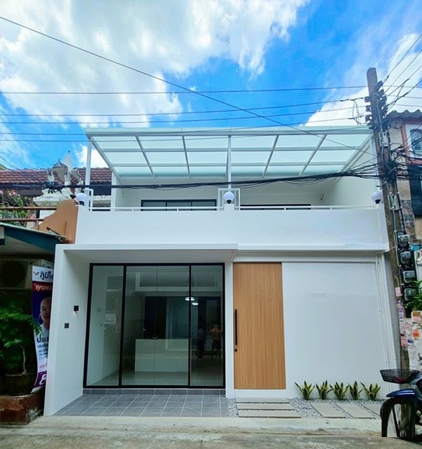 MRT ห้วยขวาง 500ม. 3นอน  รร.นานาชาติรีเจนท์ 1.2 กม.ประชาราษฏร์บำเพ็ญ 10-18 ตลาดสดห้วยขวาง 1.4 กม.ทาวน์เฮ้าส์ 2 ชั้น รีโนเวทใหม่