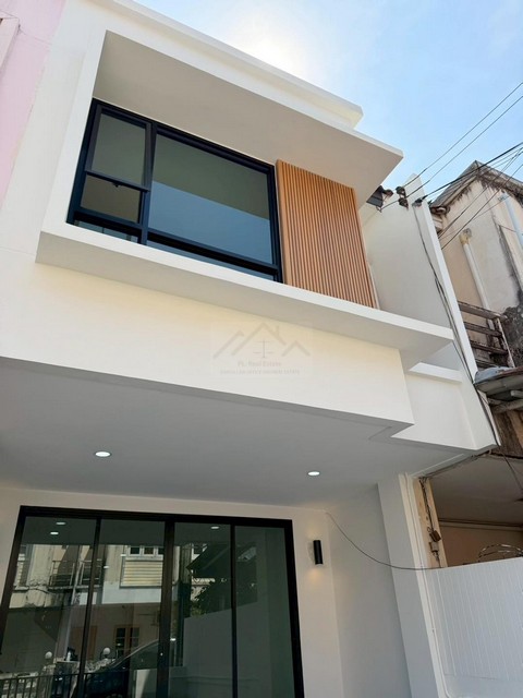 ขายทาวน์โฮม 2 ชั้น 18 ตรว. โครงการเฟิสท์โฮม ถนนวัชรพล ซอยวัชรพล1 ทำเลดี หลังตลาดถนอมมิตร ใกล้ทางด่วน